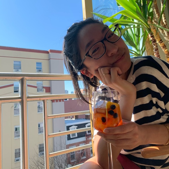 Meet Your Posher, Jess! - Picture 2 of 8